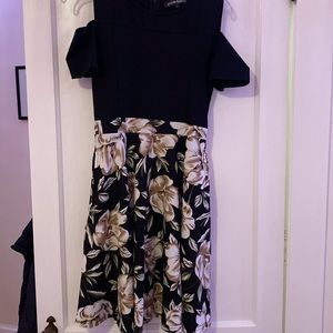 Floral dress with shoulder cut-outs